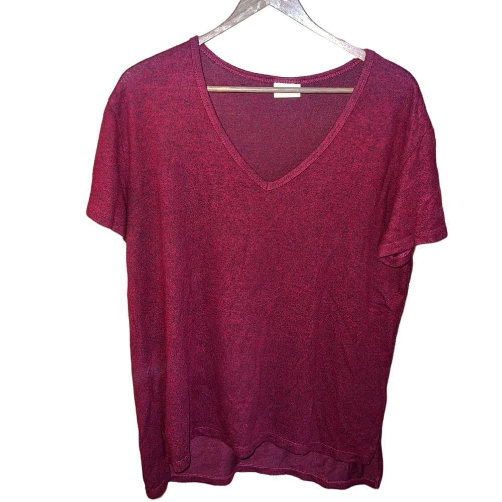 Abound‎ red and black heather V-neck short sleeved t-shirt size medium